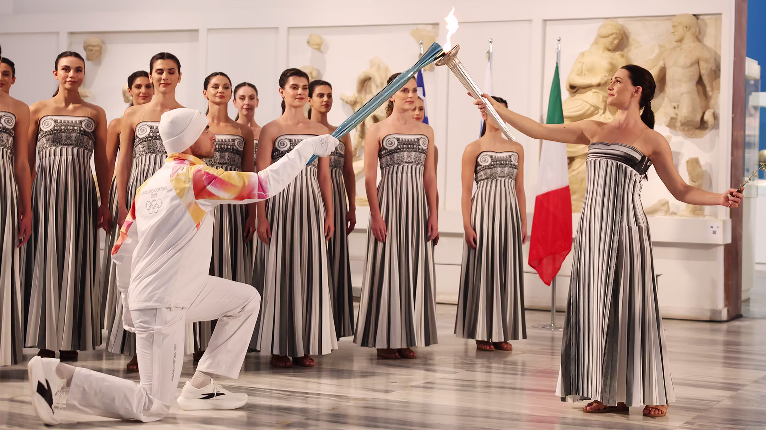 Олімпійський вогонь запалено в Стародавній Олімпії, розпочалася естафета Олімпійського вогню Мілан-Кортіна 2026